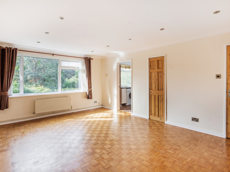 2 bed Apartment For Sale in Reigate, Surrey - 2