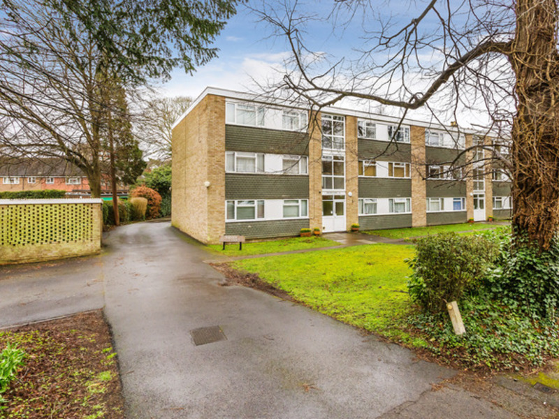 2 bed Apartment For Sale in Reigate, Surrey