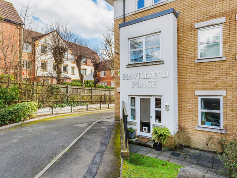2 bed Apartment For Sale in Redhill, Surrey