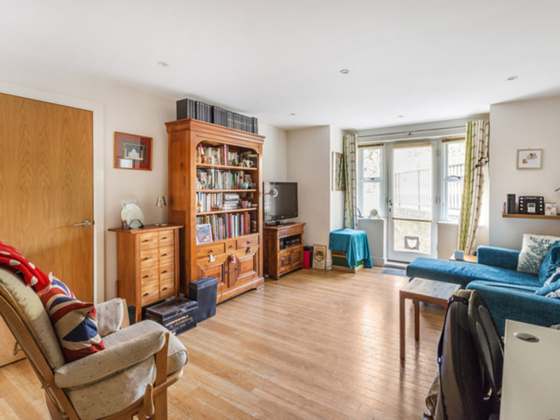 2 bed Apartment For Sale in Redhill, Surrey - 3