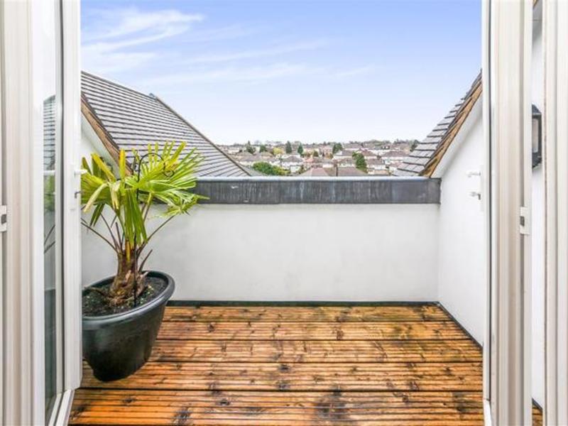 2 bed Apartment For Sale in Caterham, Surrey - 3