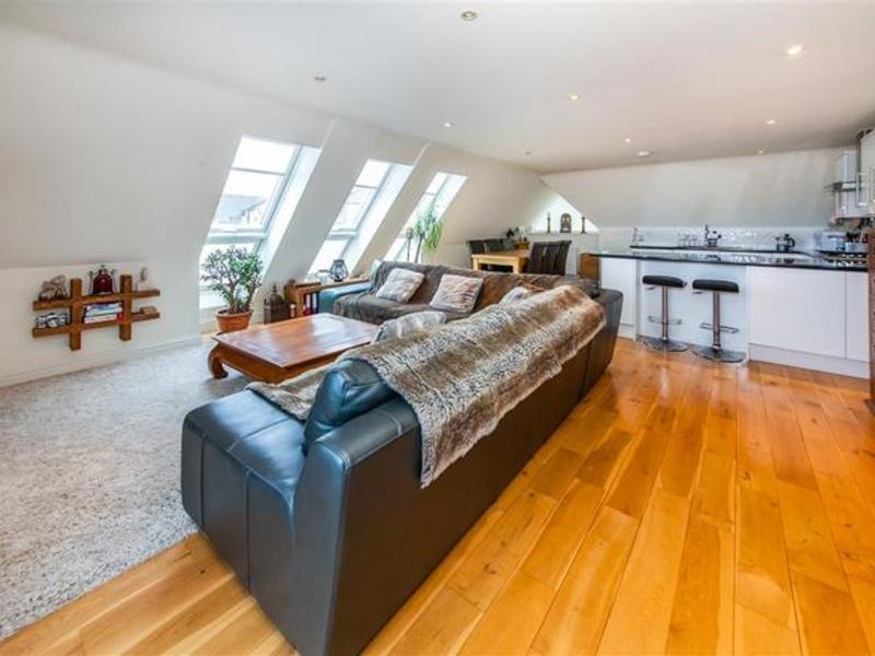 2 bed Apartment For Sale in Caterham, Surrey
