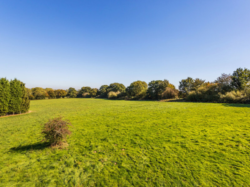 3 bed House - Detached For Sale in Horley, Surrey - 3