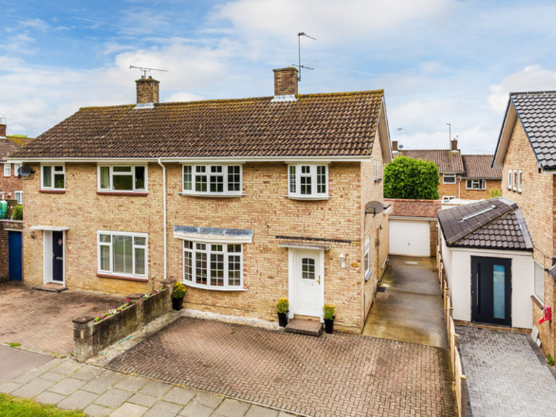 3 bed House - Semi For Sale in Crawley, West Sussex