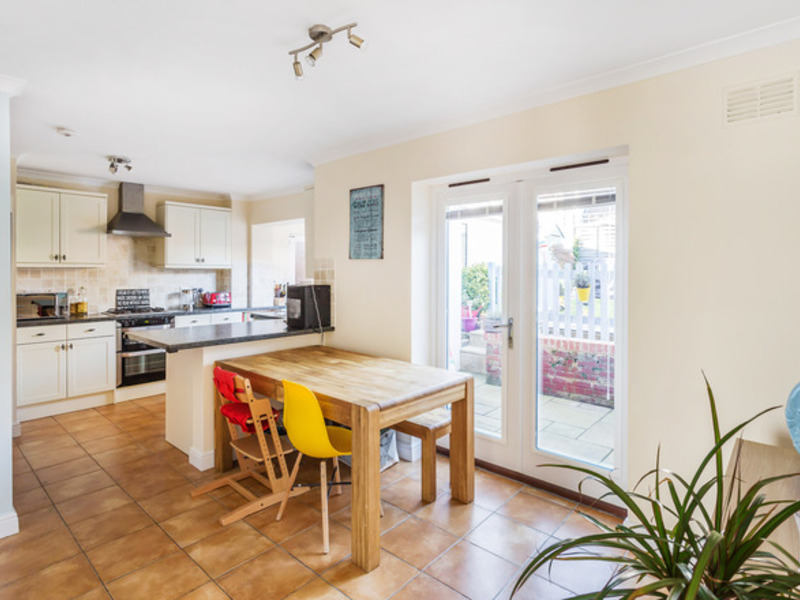 3 bed House - Terrace For Sale in Reigate, Surrey - 2