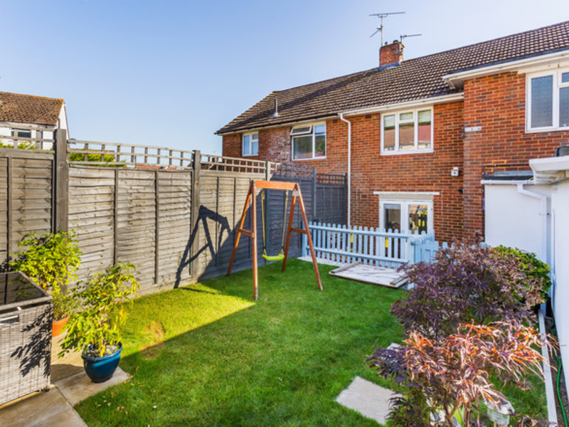 3 bed House - Terrace For Sale in Reigate, Surrey - 3