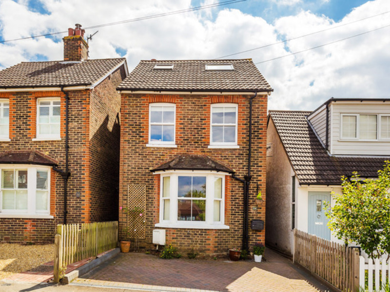 3 bed House - Detached For Sale in Reigate, Surrey - 2