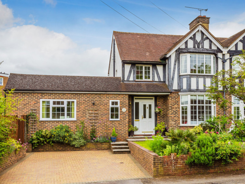 3 Bed House Semi For Sale in Reigate