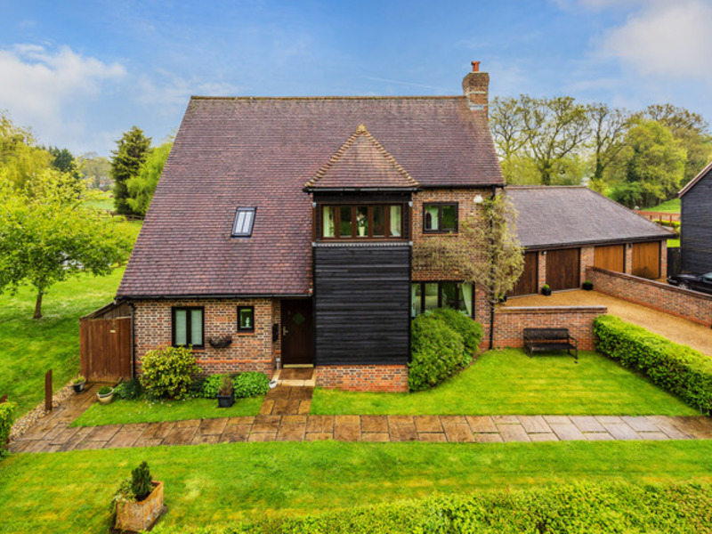 4 bed House - Detached For Sale in Horley, Surrey