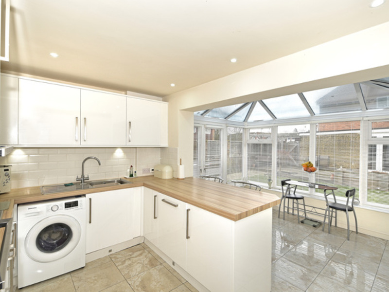 4 bed House - Semi For Sale in Horsham, West Sussex - 2