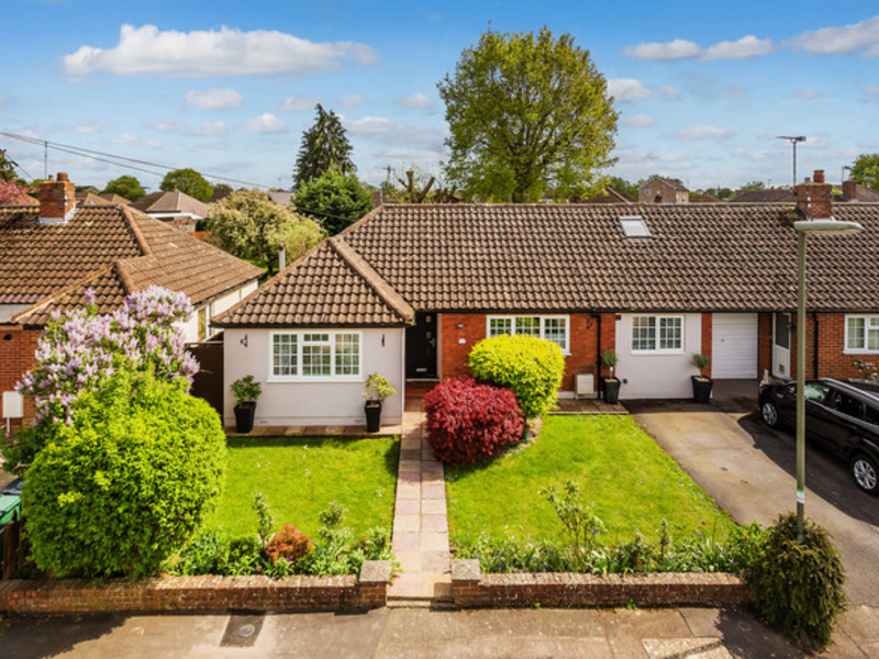 4 bed House - Semi For Sale in Horley, Surrey