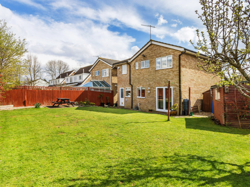 4 bed House - Detached For Sale in Horley, Surrey - 2