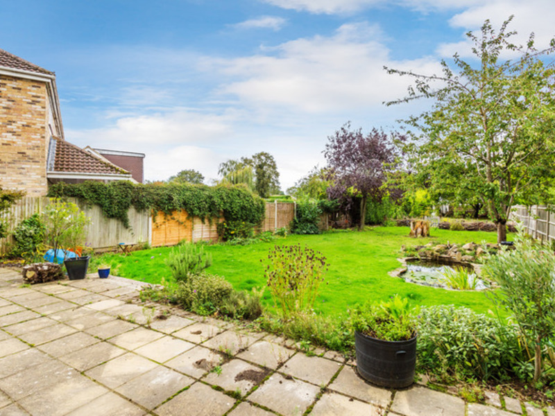 5 Bed House Detached For Sale in Crawley