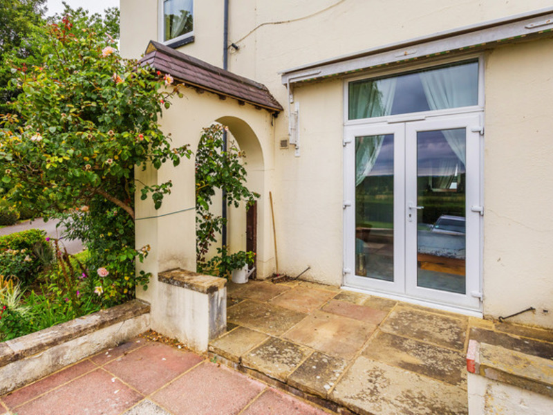 1 Bed Apartment To Rent in Horley