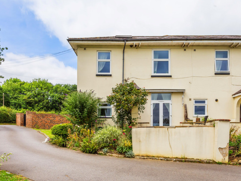 1 Bed Apartment To Rent in Horley