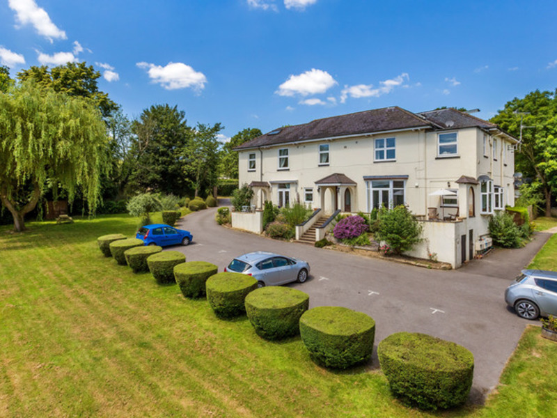 1 Bed Apartment To Rent in Horley