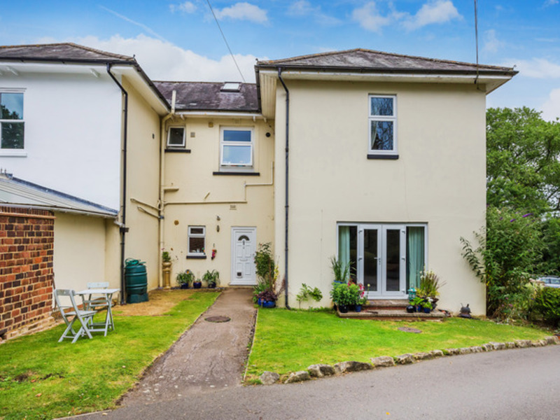 1 Bed Apartment To Rent in Horley