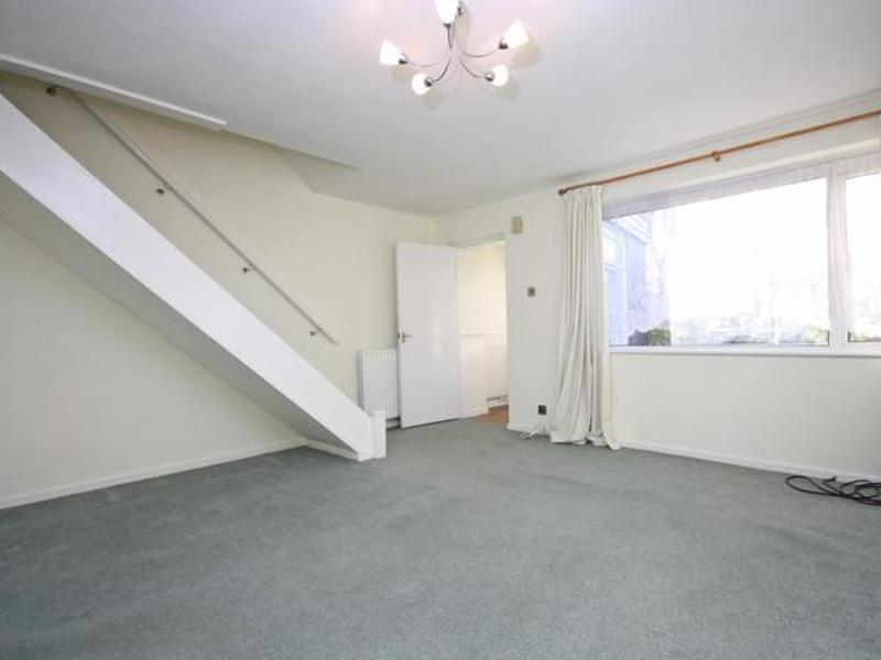 3 Bed House Terrace To Rent in Horley