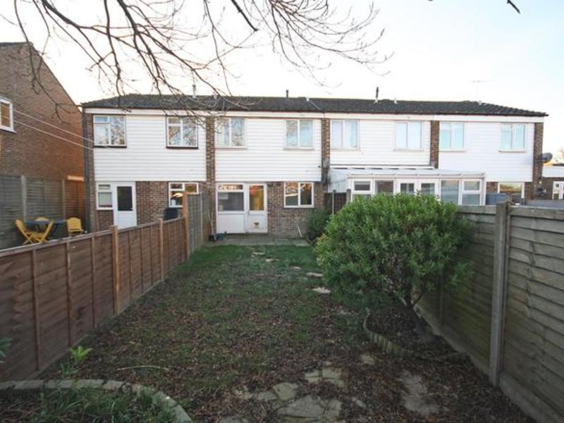 3 Bed House Terrace To Rent in Horley