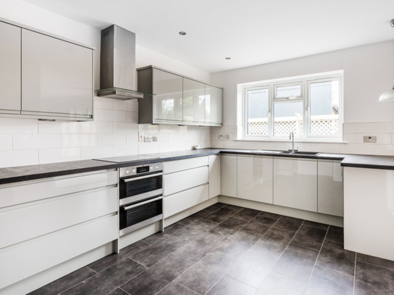 4 bed House - Semi For Rent in Crawley, West Sussex - 3