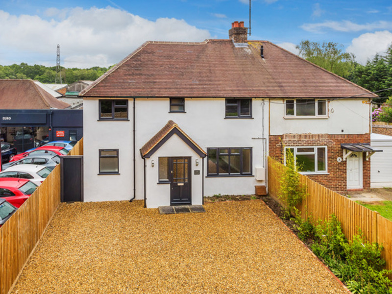 4 bed House - Semi For Rent in Crawley, West Sussex