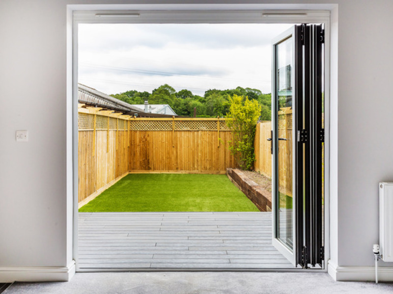 4 bed House - Semi For Rent in Crawley, West Sussex - 2