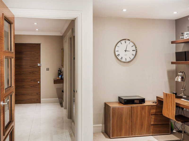 2 Bed Apartment For Sale in Weybridge