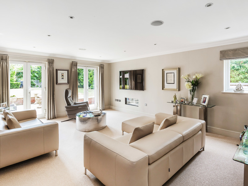 2 Bed Apartment For Sale in Weybridge