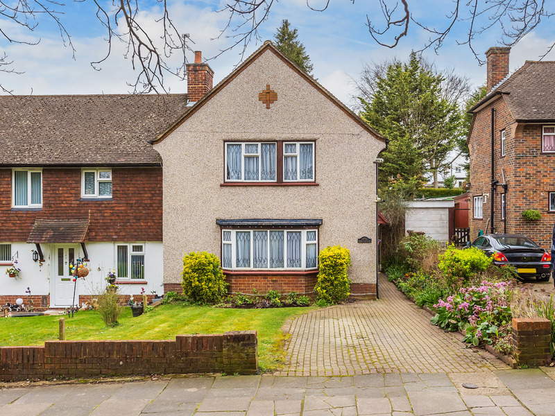 3 bed House - End Terrace For Sale in Banstead, Surrey