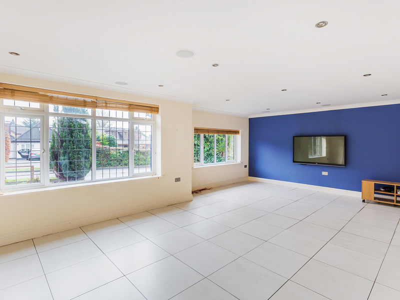 4 bed House - Detached For Sale in Leatherhead, Surrey