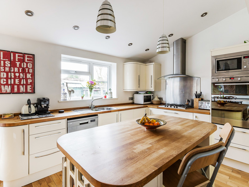 4 bed House - Semi For Sale in Coulsdon, Surrey - 2