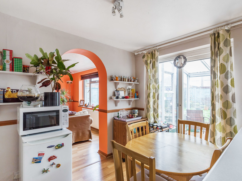 5 bed House - Semi For Sale in Horley, Surrey - 3