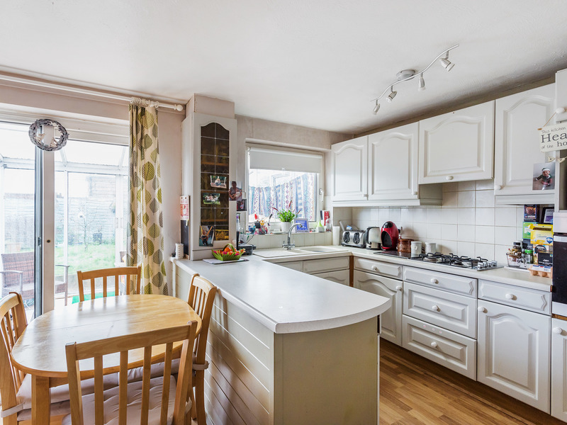 5 bed House - Semi For Sale in Horley, Surrey - 2