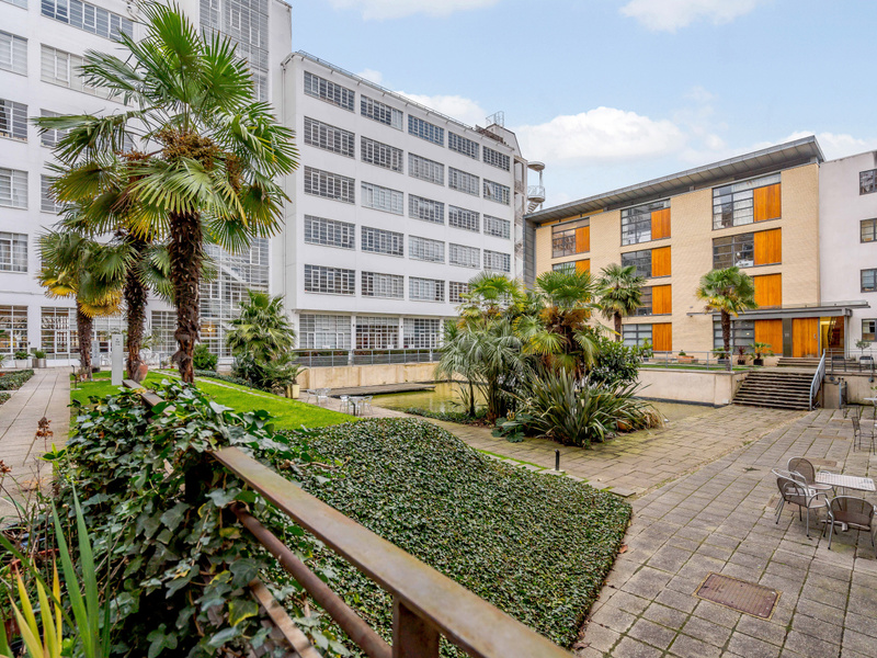2 bed Apartment For Sale in London, London