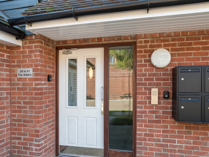 2 bed Apartment For Sale in Billingshurst, West Sussex - 2