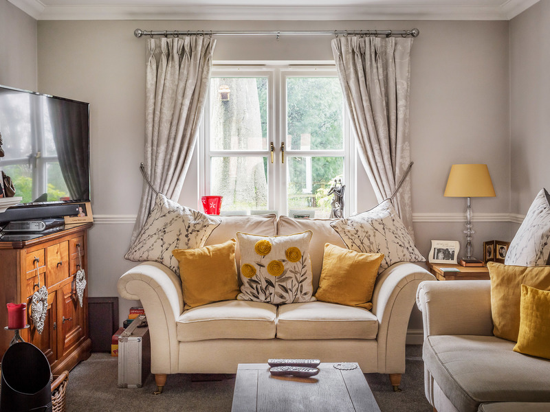 3 bed House - Mews For Sale in Redhill, Surrey
