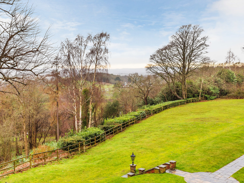 3 bed House - Mews For Sale in Redhill, Surrey - 2