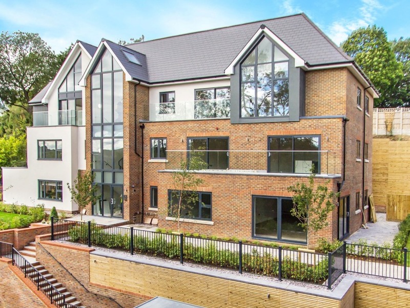 2 bed Apartment For Sale in Caterham, Surrey