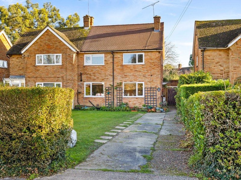 2 bed House - Semi For Rent in Horley, Surrey