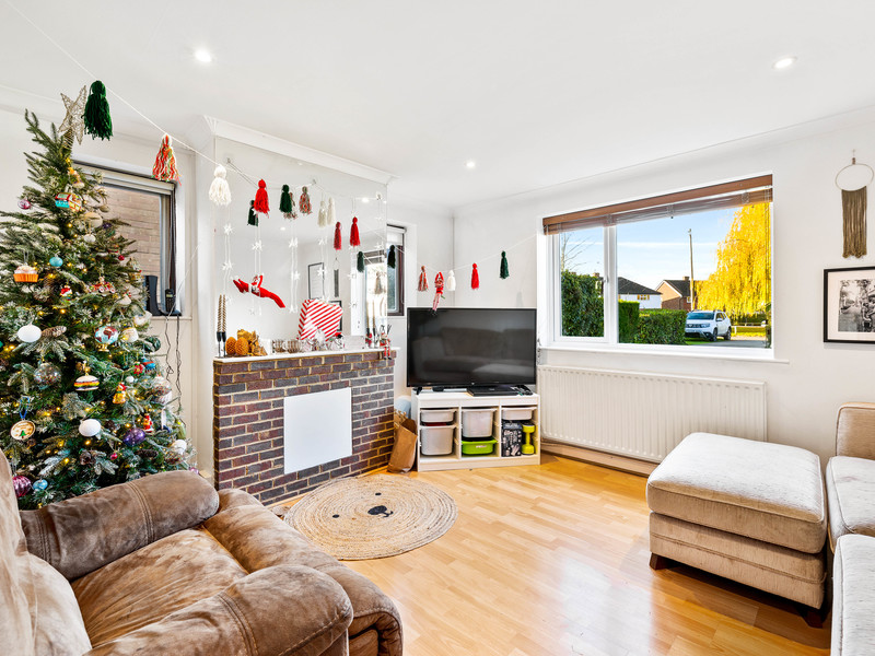 2 bed House - Semi For Rent in Horley, Surrey - 2