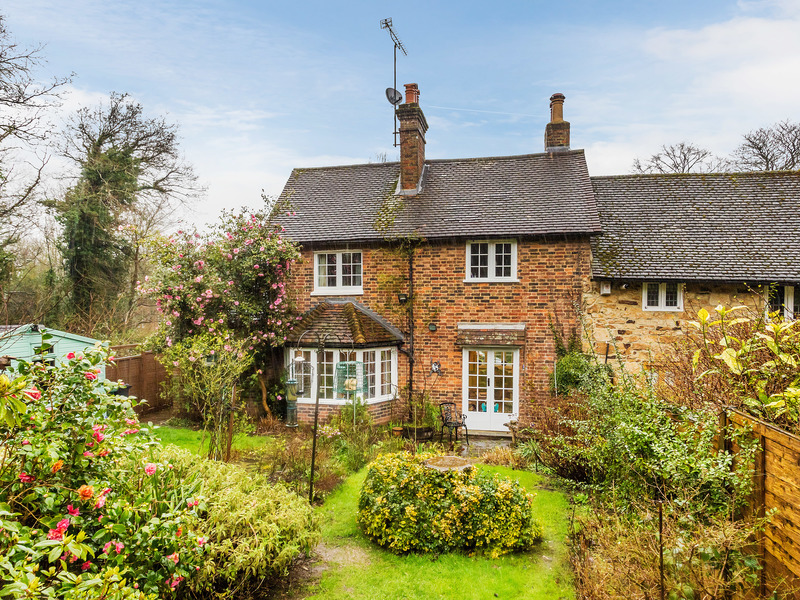2 bed House - Semi For Sale in Redhill, Surrey