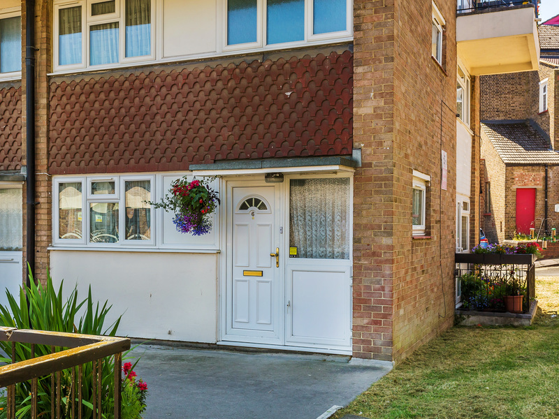 2 bed Apartment For Sale in Redhill, Surrey