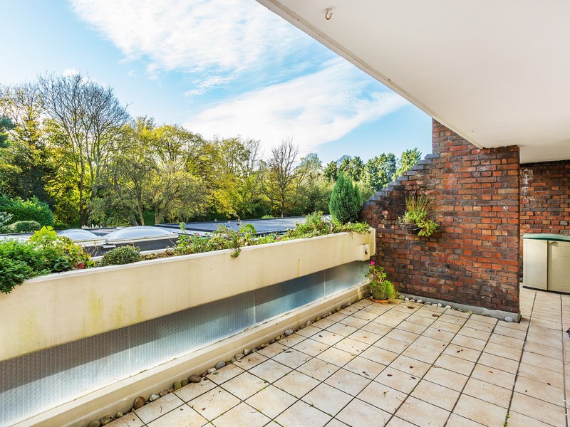 2 bed Apartment For Rent in Reigate, Surrey - 3