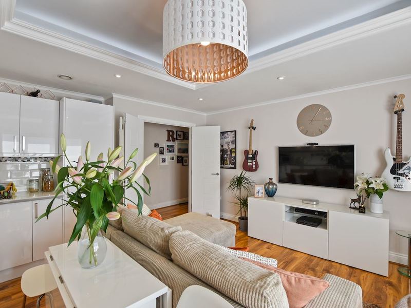1 bed Apartment For Sale in Whyteleafe, Surrey