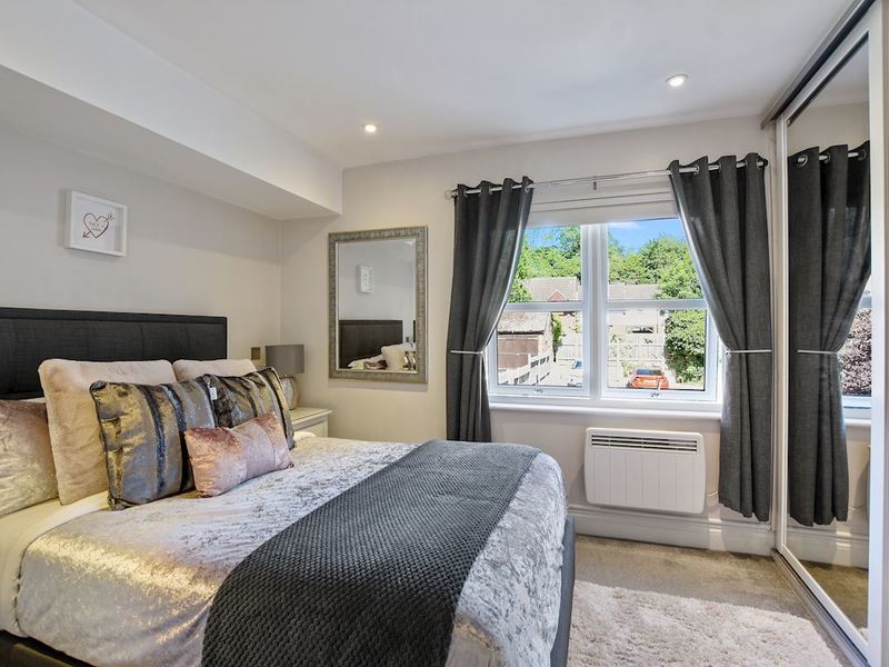 1 bed Apartment For Sale in Whyteleafe, Surrey - 3