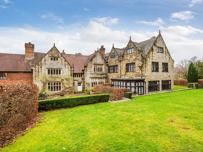 5 bed Character Property For Rent in East Grinstead, West Sussex