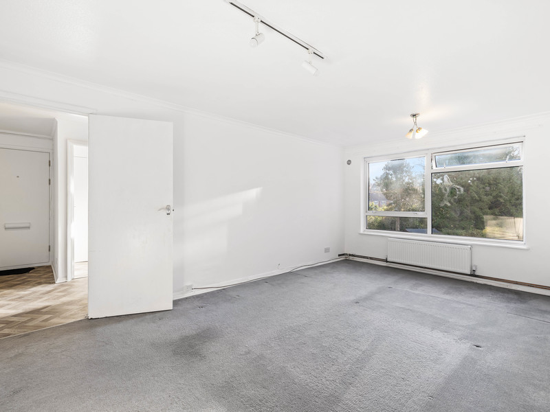 2 bed Apartment For Rent in Reigate, Surrey