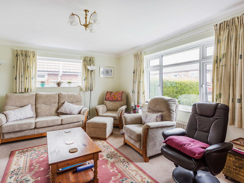 2 bed Bungalow - Semi For Sale in Horley, Surrey - 3