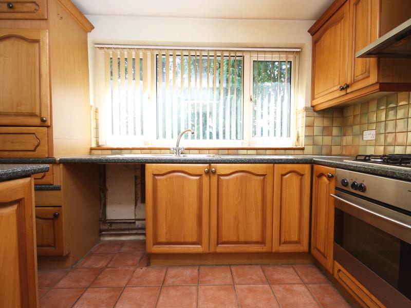 2 bed Apartment For Sale in Horley, Surrey - 3