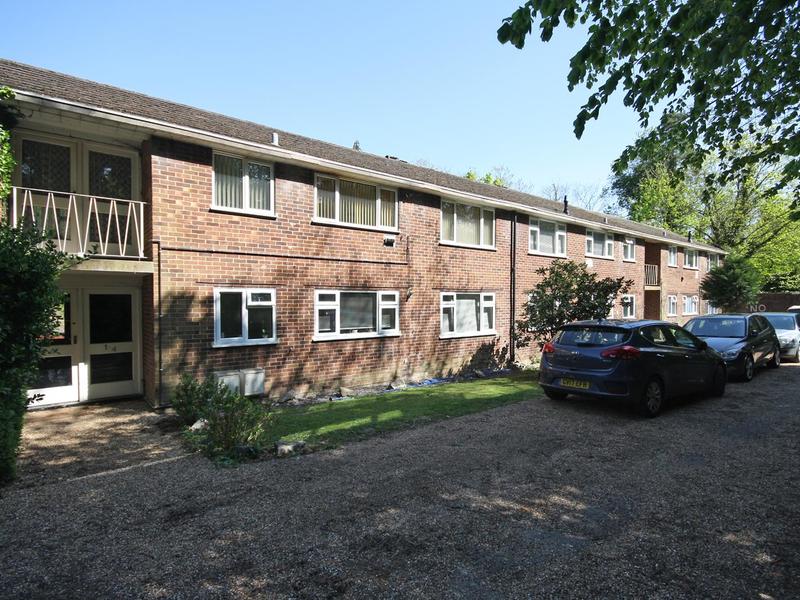 2 bed Apartment For Sale in Horley, Surrey